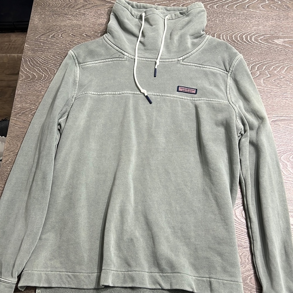 Army green vineyard vines pullover size medium